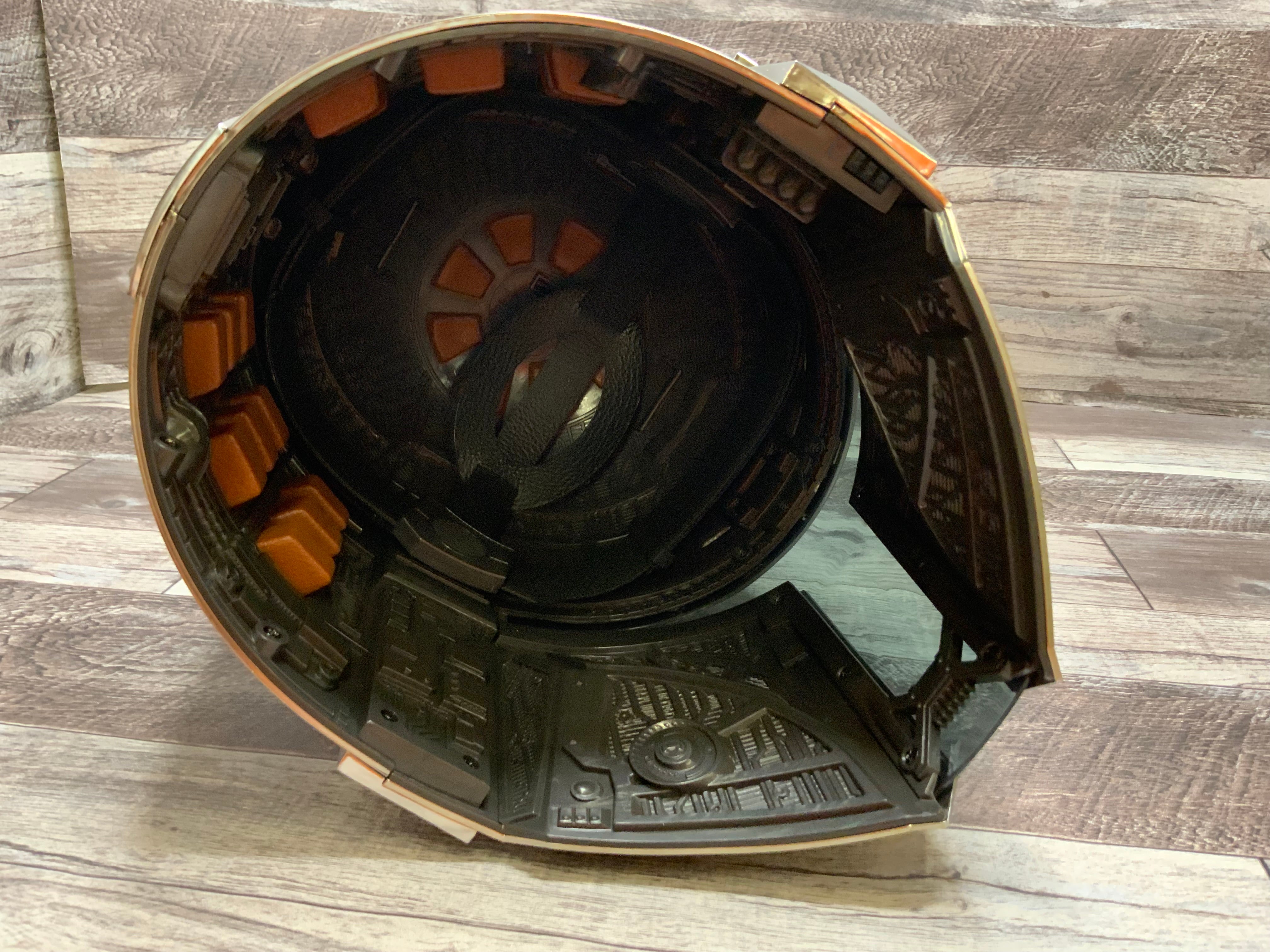 STAR WARS The Black Series The Mandalorian Premium Electronic Helmet (8079645311214)